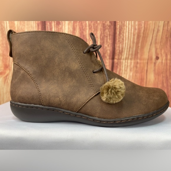 Soft style A hush puppies company brown lace booties with pompoms size 6.5 - Picture 5 of 16